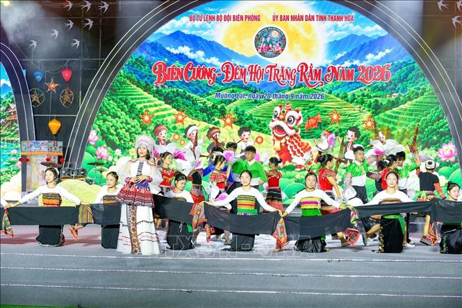 The 2026 “Border Areas - Full Moon Festival” programme brings a joyful and festive Mid-Autumn atmosphere to children in Thanh Hoa’s mountainous areas. VNA Photo: Hoa Mai 