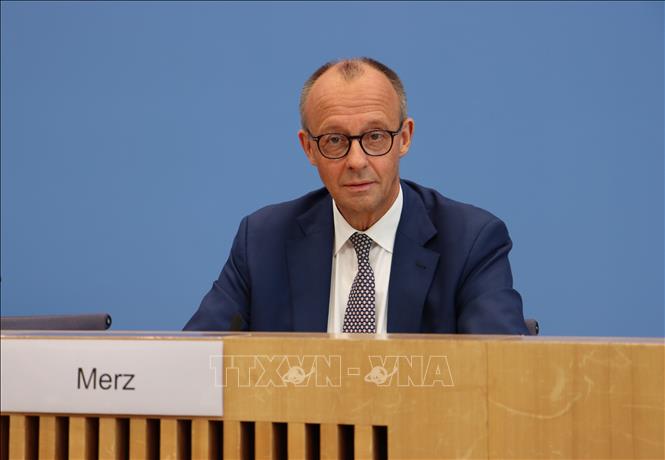 Thủ tướng Đức Friedrich Merz trong một cuộc họp báo tại Berlin. Ảnh: THX/TTXVN phát