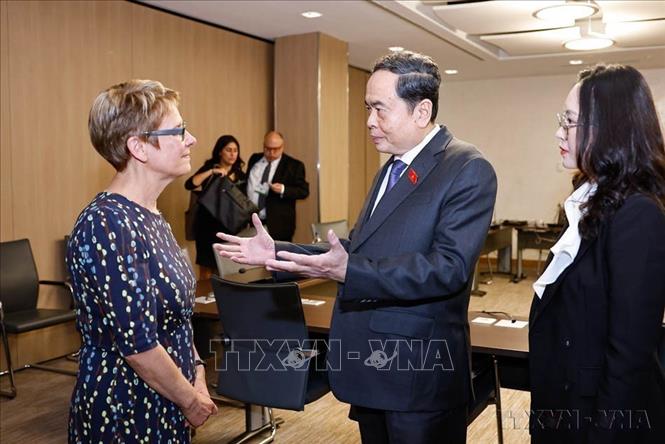 Trong khuôn khổ chương trình tham dự Hội nghị các Chủ tịch Quốc hội thế giới lần thứ 6, tiến hành các hoạt động song phương tại Thụy Sĩ, sáng 30/7/2025, tại Trụ sở Văn phòng Liên hợp quốc tại Geneva, Chủ tịch Quốc hội Trần Thanh Mẫn gặp Chủ tịch Thượng viện Canada Raymonde Gagné. Ảnh: Doãn Tấn – TTXVN