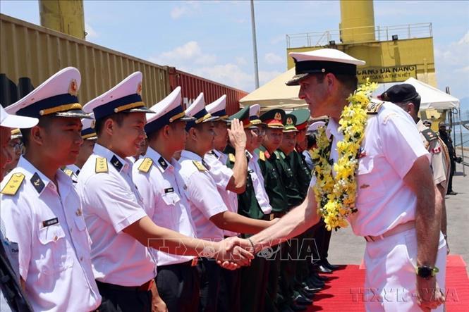 Tàu HMCS Charlottetown của Hải quân Canada do Phó Đô đốc Angus Topshee làm Trưởng đoàn cùng 257 sĩ quan, thủy thủ cập cảng Tiên Sa, bắt đầu chuyến thăm hữu nghị thành phố Đà Nẵng, từ ngày 15-18/5/2026. Ảnh: Trần Lê Lâm - TTXVN