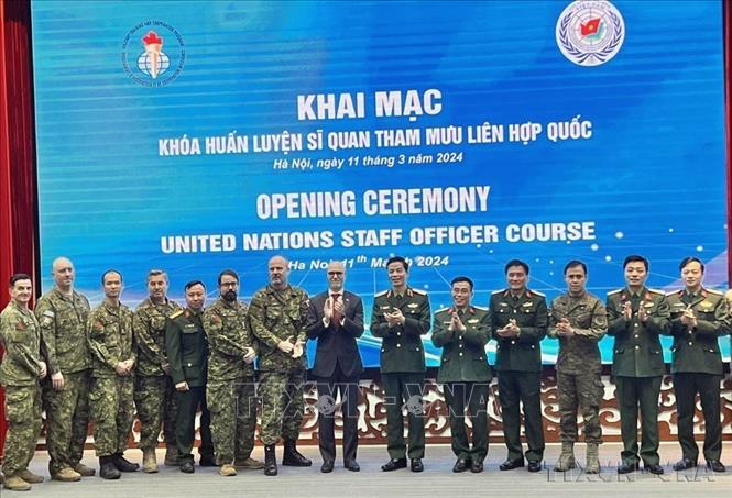 Lễ Khai mạc Khóa huấn luyện Sĩ quan tham mưu Liên hợp quốc (LHQ) năm 2024 giữa Việt Nam và Canada (Hà Nội, 11/3/2024). Ảnh: TTXVN phát