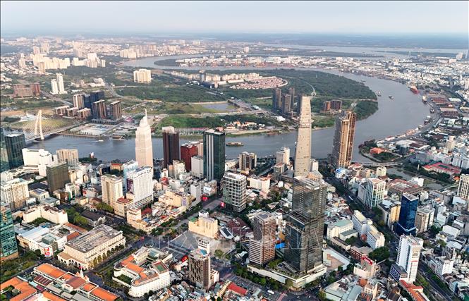 Hạ tầng khu trung tâm TP. Hồ Chí Minh ngày càng được hoàn thiện. Ảnh: Hồng Đạt - TTXVN