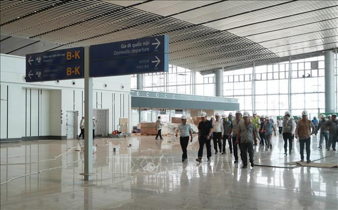Bên trong nhà ga hàng khách Sân bay quốc tế Long Thành (Đồng Nai) đang trong quá trình hoàn thiện. Ảnh; Công Phong - TTXVN