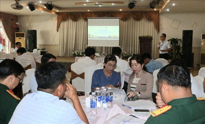 Tập huấn nâng cao phòng ngừa và ứng phó khẩn cấp cho cán bộ phụ trách công tác phòng chống thiên tai các xã, phường Vị Tân, Vị Thanh, Vị Thanh 1, Vị Thủy,.... Ảnh: Duy Khương - TTXVN