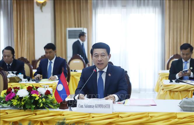 Phó Thủ tướng Thường trực Chính phủ Lào Saleumxay Kommasit phát biểu tại Hội đàm. Ảnh: Xuân Tú - PV TTXVN tại Lào