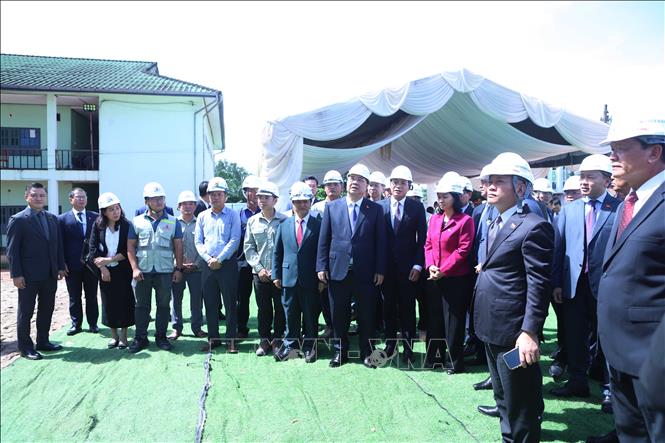 Phó Thủ tướng Thường trực Chính phủ Phạm Gia Túc đến thăm và chỉ đạo tiến độ tại Dự án xây dựng Trung tâm chỉ huy an ninh Bộ Công an Lào. Ảnh: Xuân Tú - PV TTXVN tại Lào