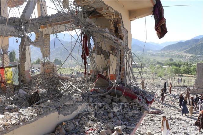 Tòa nhà tại tỉnh Paktika, Afghanistan bị phá hủy sau một cuộc không kích. Ảnh: THX/TTXVN phát
