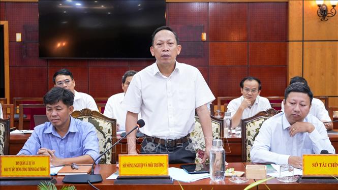 Ông Nguyễn Đình Xuân, đại biểu Quốc hội, Phó Giám đốc Sở Nông nghiệp và Môi trường tỉnh Tây Ninh trình bày phương án chuẩn bị vật liệu trong triển khai dự án. Ảnh: Minh Phú – TTXVN
