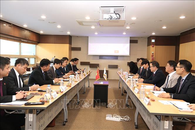 Quang cảnh buổi làm việc với ông Park Jong-min, Cục trưởng Cục Đông Nam Á, Cơ quan Hợp tác quốc tế Hàn Quốc (KOICA). Ảnh: Khánh Vân -  PV TTXVN tại Hàn Quốc