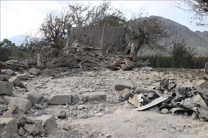 Ngôi nhà tại tỉnh Kunar, Afghanistan bị phá hủy sau cuộc không kích, ngày 21/9/2026. Ảnh: THX/TTXVN phát