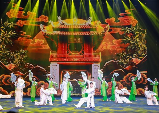Tiết mục nghệ thuật tại chương trình. Ảnh: Khánh Hoà - TTXVN
