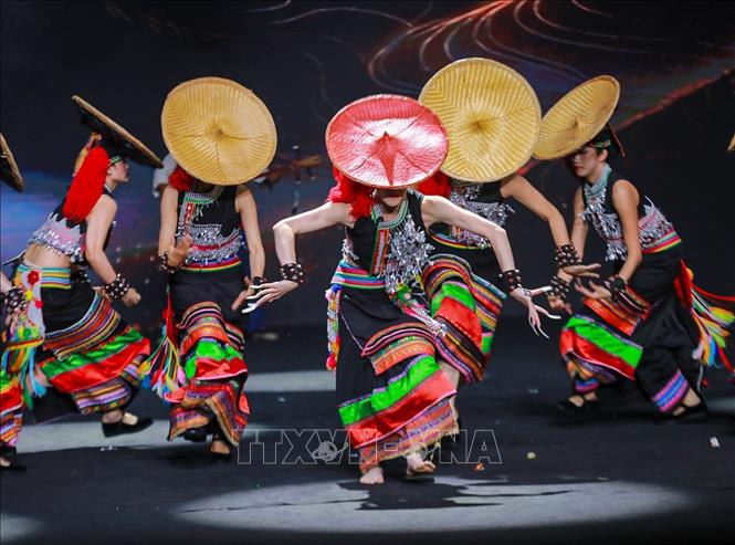 Tiết mục nghệ thuật tại chương trình. Ảnh: Khánh Hoà - TTXVN
