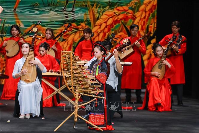 Chương trình nghệ thuật đặc sắc, thắm tình hữu nghị láng giềng Việt - Trung. Ảnh: Khánh Hoà - TTXVN

