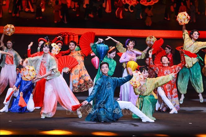 Chương trình nghệ thuật đặc sắc, thắm tình hữu nghị láng giềng Việt - Trung. Ảnh: Khánh Hoà - TTXVN
