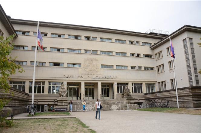Nhà Campuchia tại Cư xá Đại học Quốc tế Paris, mang nhiều nét kiến trúc và trang trí gợi nhớ văn hóa Campuchia. Ảnh: Hữu Chiến - PV TTXVN tại Pháp