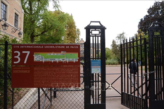 Một lối vào Cư xá Đại học Quốc tế Paris, quần thể rộng 34 ha ở phía Nam thủ đô Paris, được hình thành từ năm 1925 nhằm tạo môi trường sống và giao lưu cho sinh viên quốc tế. Ảnh: Hữu Chiến - PV TTXVN tại Pháp