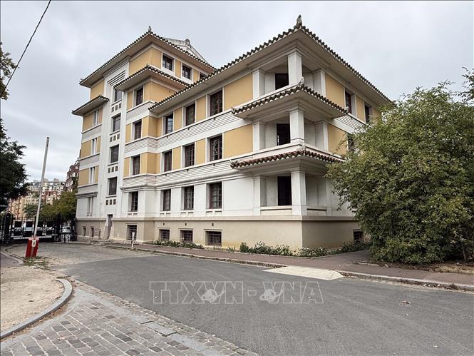 Nhà Sinh viên Đông Nam Á tại Cư xá Đại học Quốc tế Paris. Công trình trước đây mang tên Nhà Đông Dương, mở cửa năm 1930 và được đổi sang tên hiện nay vào năm 1972. Kiến trúc tòa nhà lấy cảm hứng từ truyền thống kiến trúc truyền thống Việt Nam, nổi bật với các góc mái uốn cong. Ảnh: Hữu Chiến - PV TTXVN tại Pháp
