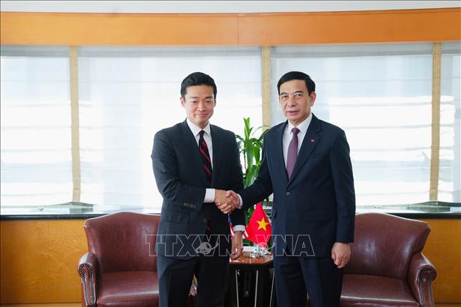 Đại tướng Phan Văn Giang (phải) và ông John Noh, Trợ lý Bộ trưởng Bộ Chiến tranh Mỹ. Ảnh: Đoàn Hùng – PV TTXVN tại Mỹ