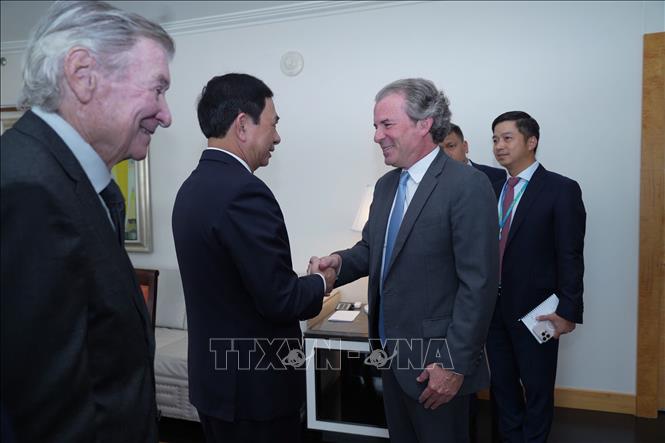 Đại tướng Phan Văn Giang (thứ 2, trái sang) và ông Daniel Rosen, Giám đốc điều hành (CEO) of Rosen Partners. Ảnh: Đoàn Hùng – PV TTXVN tại Mỹ