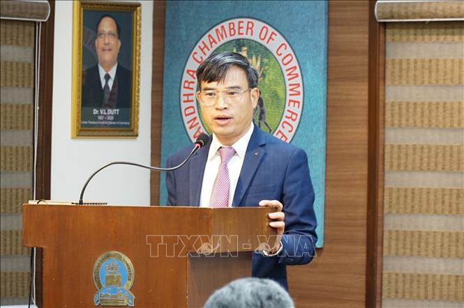 Tham tán Thương mại, Trưởng Thương vụ Việt Nam tại Ấn Độ Bùi Trung Thướng đưa ra nhiều đề xuất về thúc đẩy thương mại và đầu tư giữa Việt Nam và bang Tamil Nadu nói riêng, Ấn Độ nói chung. Ảnh: Vũ Hà - PV TTXVN tại Ấn Độ