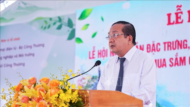 Phó Chủ tịch UBND tỉnh Tây Ninh Nguyễn Minh Lâm phát biểu khai mạc Lễ hội. Ảnh: Minh Phú - TTXVN 