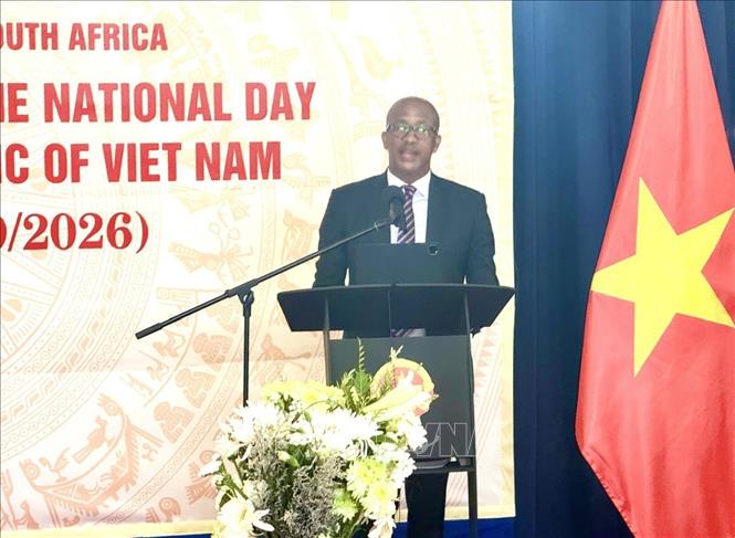 Thứ trưởng trực thuộc Phủ Tổng thống Nam Phi Kenneth Morolong phát biểu chúc mừng nhân dịp kỷ niệm 81 năm Quốc khánh Việt Nam. Ảnh: Đặng Huyền - PV TTXVN tại Nam Phi