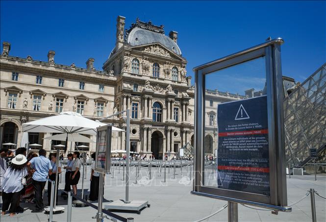 Trời nắng gay gắt tại Paris, Pháp, ngày 10/7/2026. Ảnh: THX/TTXVN phát