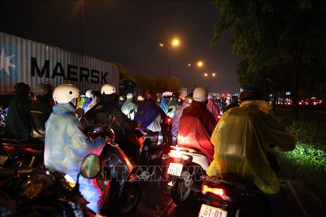 Các phương tiện ùn ứ trên đại lộ Võ Nguyên Giáp (TP. Hồ Chí Minh). Ảnh: Hồng Đạt - TTXVN