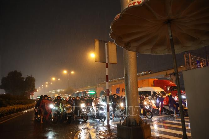 Chiều tối 22/9/2026, mưa lớn xuất hiện trên diện rộng tại TP. Hồ Chí Minh, kèm theo sấm sét. Ảnh: Hồng Đạt - TTXVN