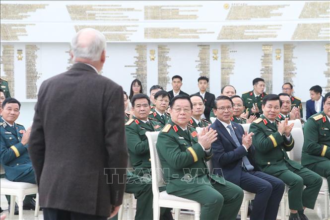 Đại tướng Nguyễn Trọng Nghĩa gặp mặt các chuyên gia quân sự Belarus từng giúp đỡ Việt Nam trong chiến tranh. Ảnh: Văn Hiếu - PV TTXVN tại Nga