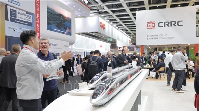 Gian triển lãm đường sắt tốc độ cao của CRRC (Trung Quốc). Ảnh: Thu Hằng - PV TTXVN tại Đức