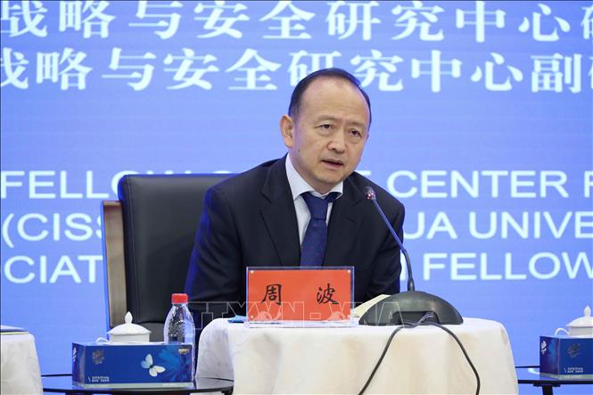 Ông Chu Ba, nghiên cứu viên Trung tâm nghiên cứu Chiến lược và An ninh, Đại học Thanh Hoa trả lời câu hỏi của phỏng viên TTXVN tại Bắc Kinh trước thềm chuyến thăm Mỹ của Chủ tịch Trung Quốc Tập Cận Bình. Ảnh: Công Tuyên - PV TTXVN tại Trung Quốc