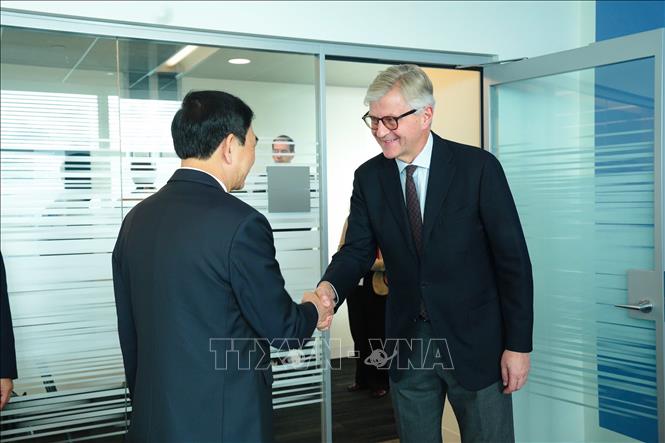 Phó Thủ tướng, Bộ trưởng Quốc phòng Phan Văn Giang hội kiến Phó Tổng Thư ký Liên hợp quốc phụ trách hoạt động gìn giữ hòa bình Jean-Piere Lacroix. Ảnh: Đoàn Hùng - P/v TTXVN tại Mỹ