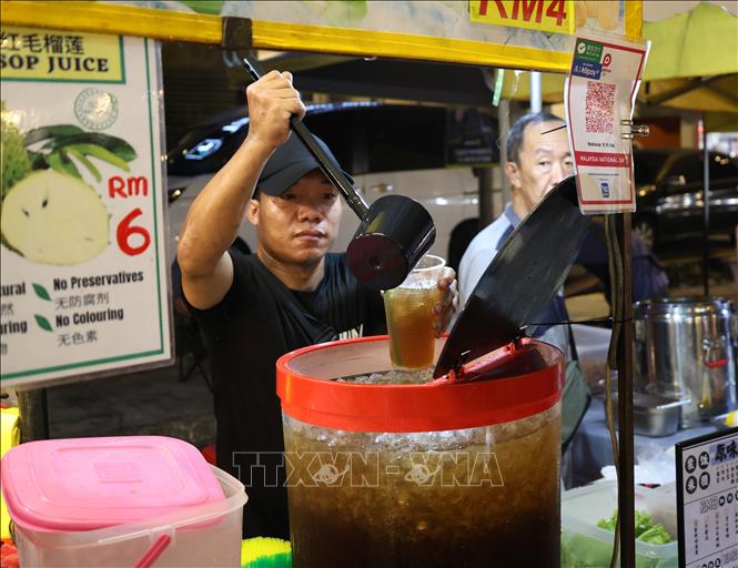 Nước trái cây giúp thực khách giải tỏa cơn khát trong tiết trời oi nóng tại Malaysia. Ảnh: Thanh Bình – PV TTXVN tại Malaysia