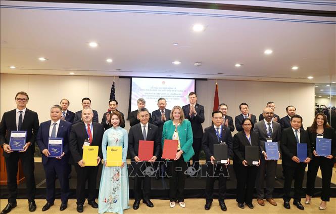Tổng Bí thư, Chủ tịch nước Tô Lâm chứng kiến lễ trao các hợp đồng, thoả thuận hợp tác giữa doanh nghiệp Việt Nam và Hoa Kỳ. Ảnh: Thống Nhất – TTXVN