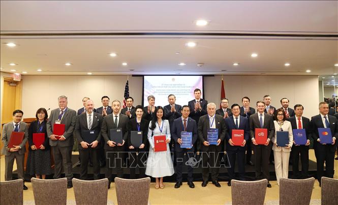 Tổng Bí thư, Chủ tịch nước Tô Lâm chứng kiến lễ trao các hợp đồng, thoả thuận hợp tác giữa doanh nghiệp Việt Nam và Hoa Kỳ. Ảnh: Thống Nhất – TTXVN