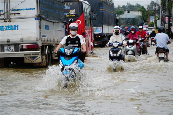 Nước sông Thao đổ về khiến nhiều tuyến đường và nhà dân xã Bình Minh, thành phố Đồng Nai, bị ngập sâu hơn nửa mét. Ảnh: Lê Xuân - TTXVN