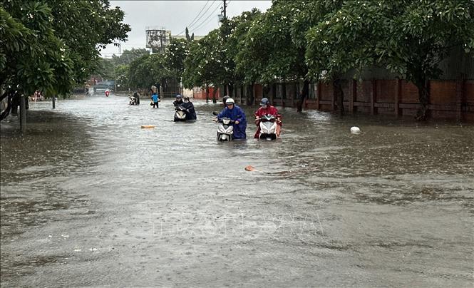 Mưa lớn khiến 1 tuyến đường tại phường Tam Hiệp, thành phố Đồng Nai bị ngập sâu, ngày 22/9/2026. Ảnh: Công Phong - TTXVN