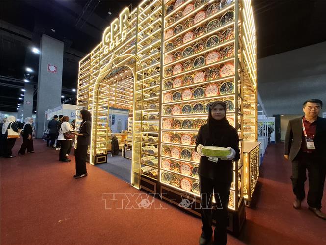 Một gian hàng giới thiệu sản phẩm sôcôla tại triển lãm Halal MIHAS 2026. Ảnh: Bùi Hoàn - PV TTXVN tại Malaysia