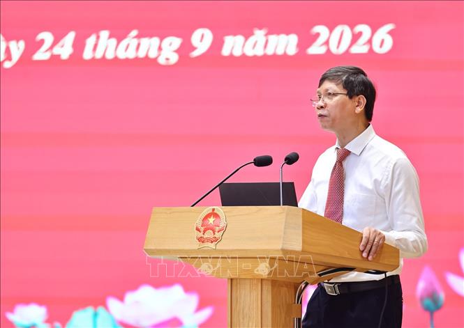 PGS.TS Lý Việt Quang, Viện trưởng Viện Hồ Chí Minh và các Lãnh tụ của Đảng, Học viện Chính trị Quốc gia Hồ Chí Minh phát biểu tham luận. Ảnh: Minh Đức – TTXVN