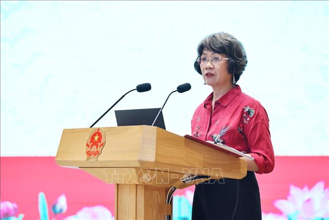 PGS.TS Nguyễn Thị Thu Phương, Viện trưởng Viện Văn hóa Nghệ thuật Thể thao và Du lịch, Bộ Văn hóa Thể thao và Du lịch phát biểu tham luận. Ảnh: Minh Đức – TTXVN