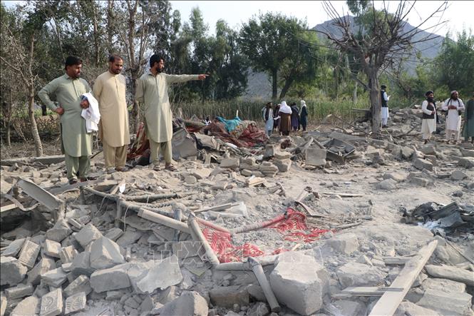 Cảnh đổ nát sau vụ không kích nhằm vào ngôi làng ở huyện Nurgal, tỉnh Kunar, Afghanistan, ngày 21/9/2026. Ảnh: THX/TTXVN phát