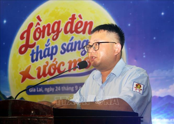 Anh Nguyễn Chí Hiếu - Phó Bí thư Đoàn thanh niên Cộng sản Hồ Chí Minh tỉnh Gia Lai đọc thư chúc mừng Tết Trung thu của Tổng Bí thư, Chủ tịch nước Tô Lâm tại chương trình. Trịnh Bang Nhiệm - TTXVN