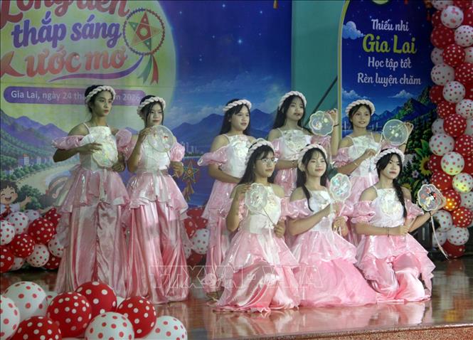 Một số tiết mục văn nghệ tại chương trình. Trịnh Bang Nhiệm - TTXVN