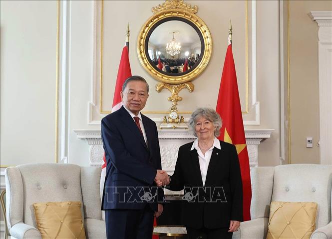 Tổng Bí thư, Chủ tịch nước Tô Lâm và Toàn quyền Canada Louise Arbour chụp ảnh chung. Ảnh: Thống Nhất – TTXVN
