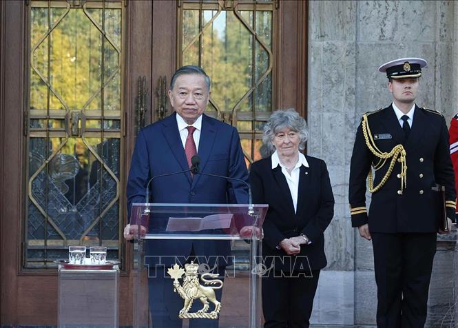 Tổng Bí thư, Chủ tịch nước Tô Lâm và Toàn quyền Canada Louise Arbour họp báo. Ảnh: Thống Nhất – TTXVN