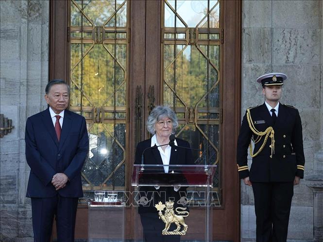 Tổng Bí thư, Chủ tịch nước Tô Lâm và Toàn quyền Canada Louise Arbour họp báo. Ảnh: Thống Nhất – TTXVN