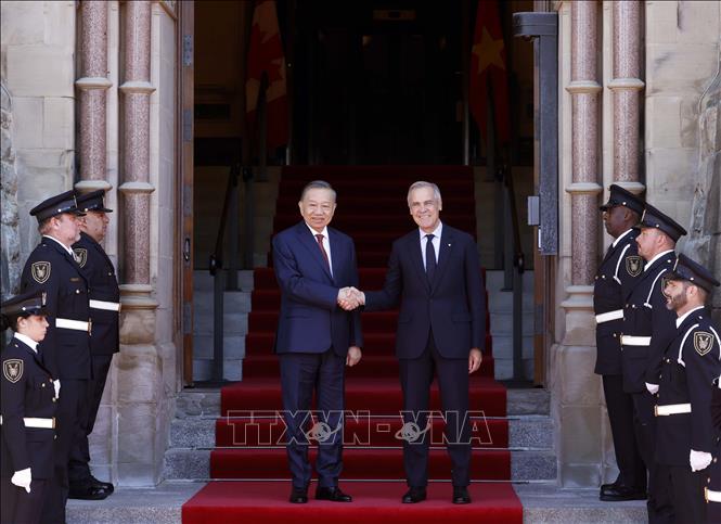 Tổng Bí thư, Chủ tịch nước Tô Lâm và Thủ tướng Canada Mark Carney chụp ảnh chung. Ảnh: Thống Nhất – TTXVN