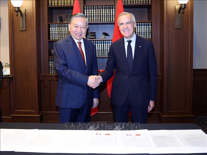 Tổng Bí thư, Chủ tịch nước Tô Lâm và Thủ tướng Canada Mark Carney chụp ảnh chung. Ảnh: Thống Nhất – TTXVN