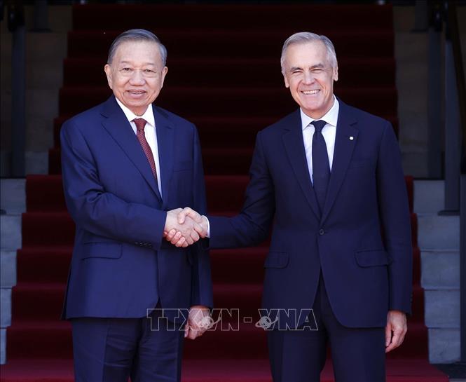 Tổng Bí thư, Chủ tịch nước Tô Lâm và Thủ tướng Canada Mark Carney tại lễ đón. Ảnh: Thống Nhất – TTXVN